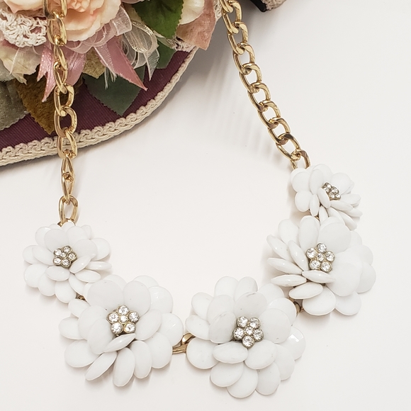 White Flower Statement Necklace Shop 